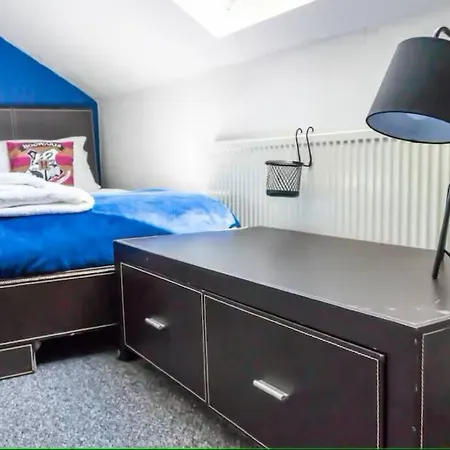 Entire In Armley Great For Families And Contractors Free Parking And Long Rates Holiday home Leeds (West Yorkshire)