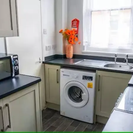 Holiday home Entire In Armley Great For Families And Contractors Free Parking And Long Rates Leeds (West Yorkshire)