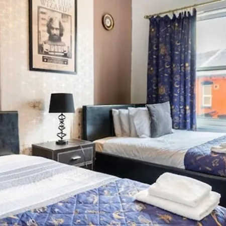 Entire In Armley Great For Families And Contractors Free Parking And Long Rates Holiday home Leeds (West Yorkshire)